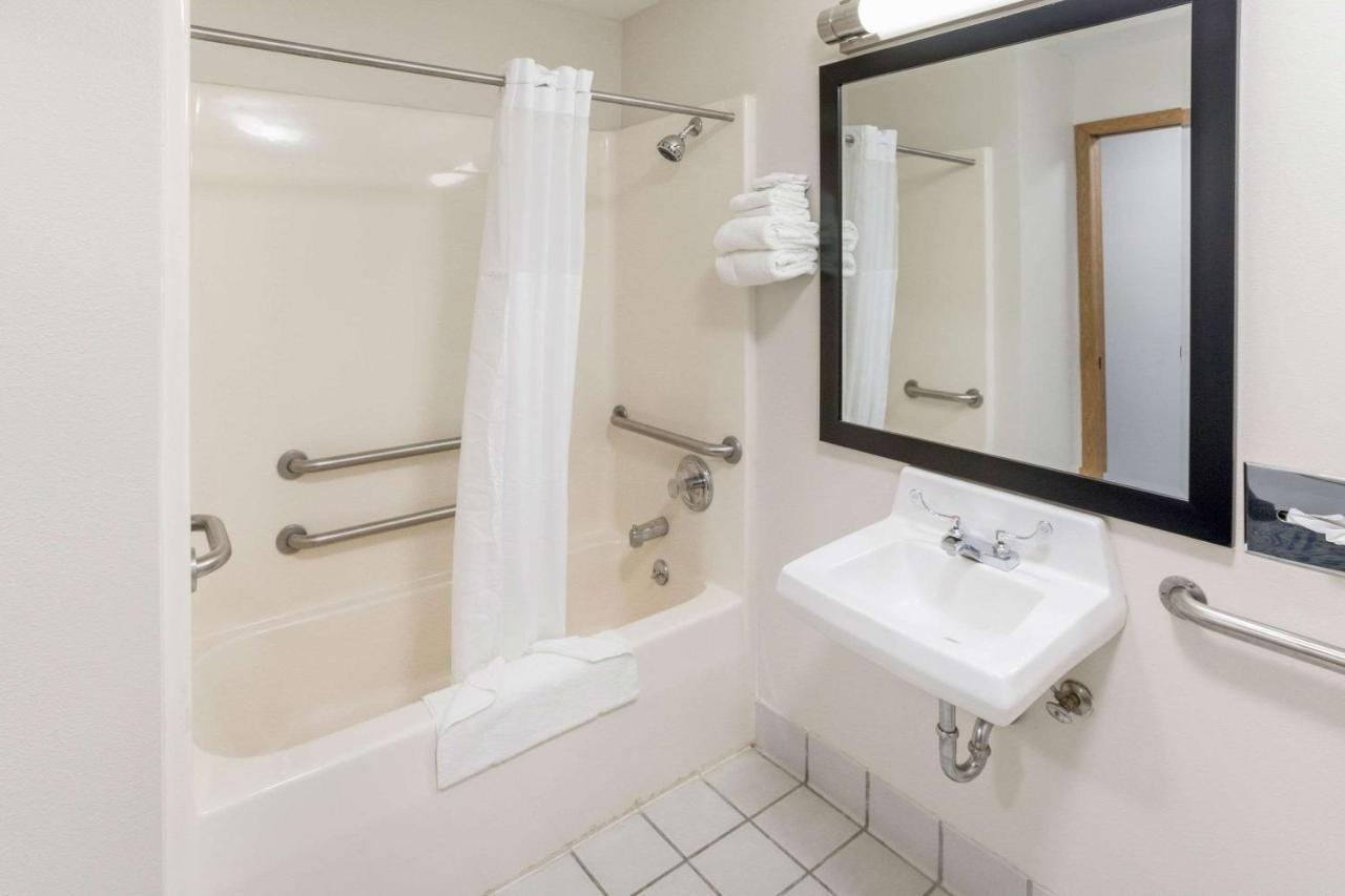 Quality Inn Rochelle Extérieur photo
